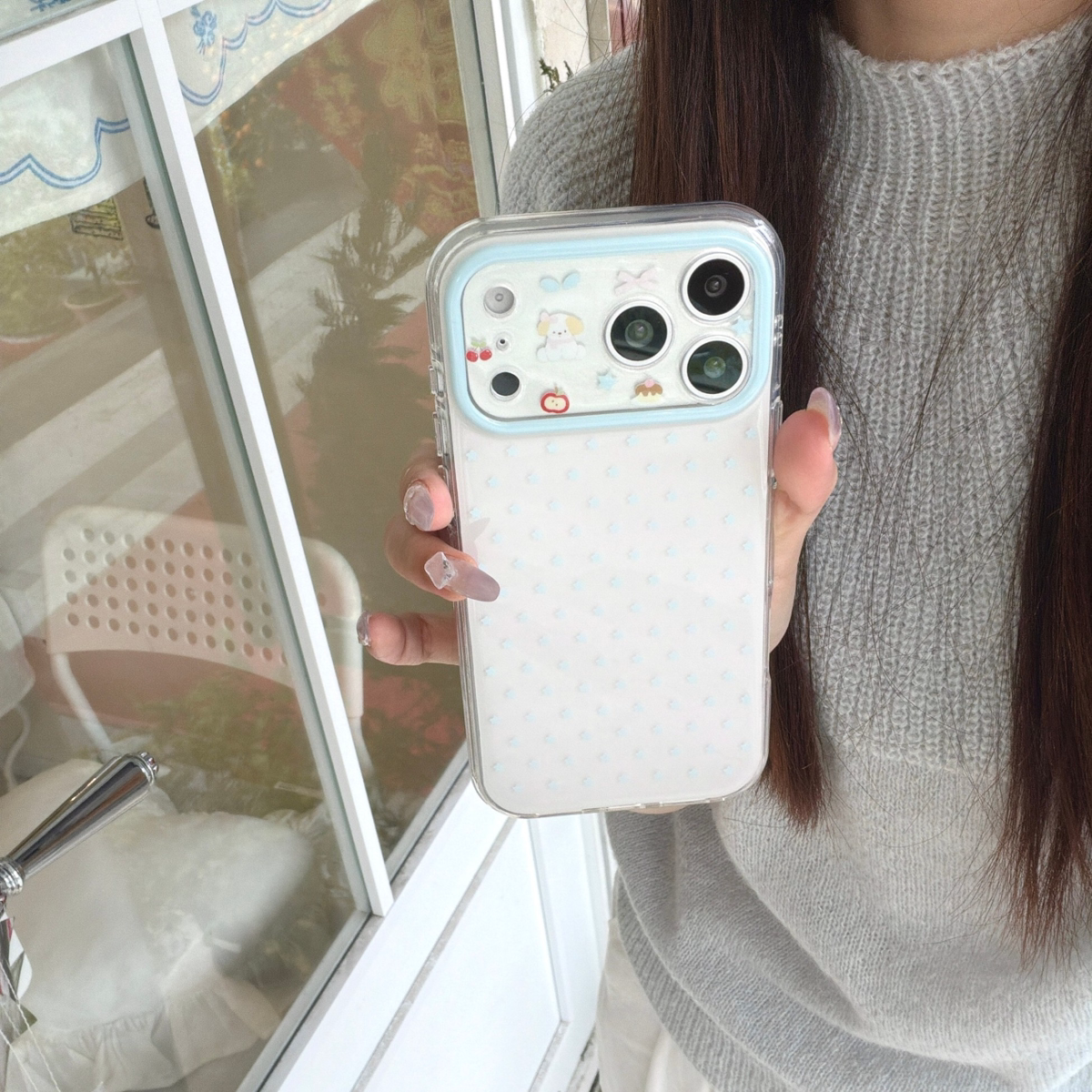 圆边精孔白底蓝色星星镜头小狗壳适用于苹果17pro手机保护壳可爱