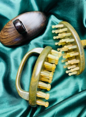 御用木紫光檀曲面羊角按摩梳肝胆瘦绿檀经络刷头肩颈腹部揉肚子