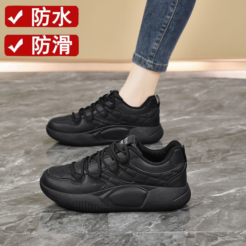 全黑色运动鞋女秋季皮面防水防滑久站不累脚上班工作鞋34码老爹鞋