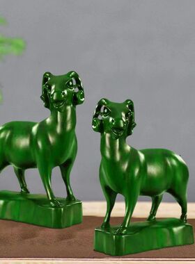 绿色木质雕羊摆件家居实木雕刻工