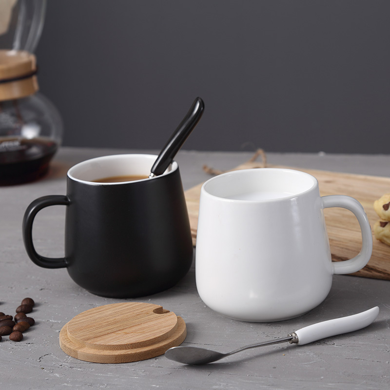 北欧风格哑光黑白色带盖勺马克杯