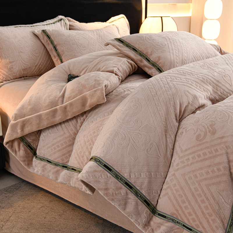 冬季加厚保暖牛奶绒四件套家居床品双面珊瑚绒宝宝绒防静电被套