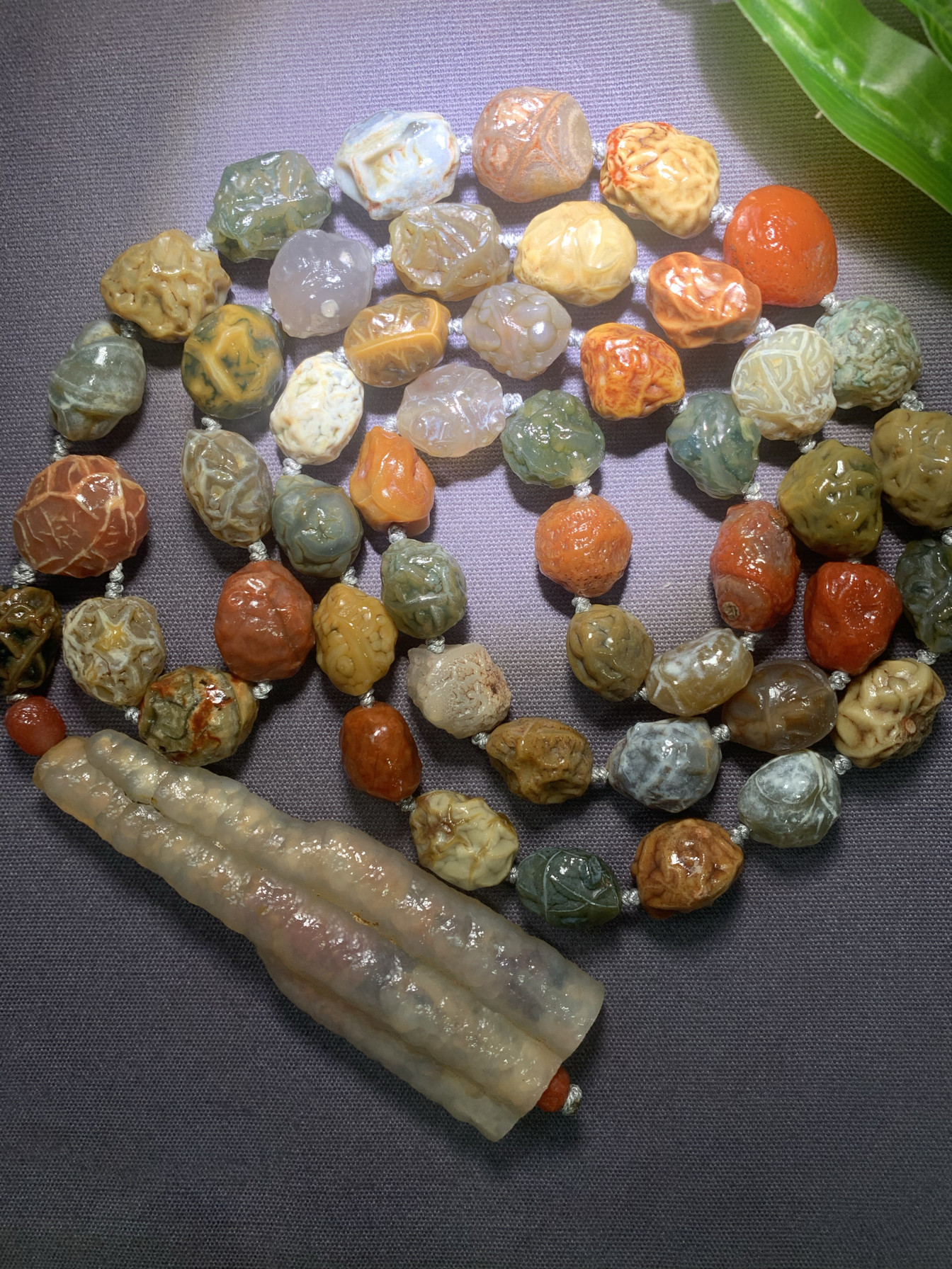高品飘花筋脉项链对孔尺寸1.4，脉纹清晰可见！