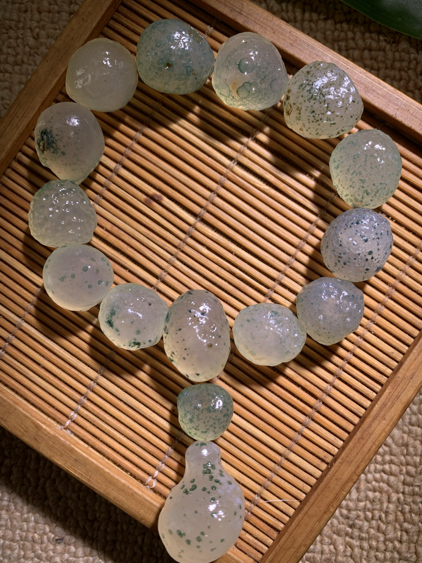 天然绿草花对孔尺寸1.6,冰种,纯地表