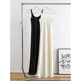 法式 大露背褶皱肌理感U领连衣裙女 复古进口三醋酸45°斜裁背心式