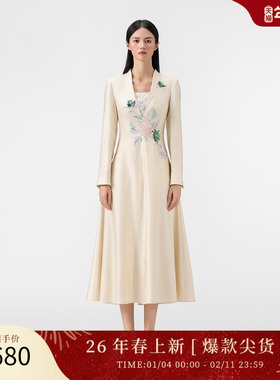 SUSSI/古色26春新款商场同款前方形连身立领长袖贴花长连衣裙