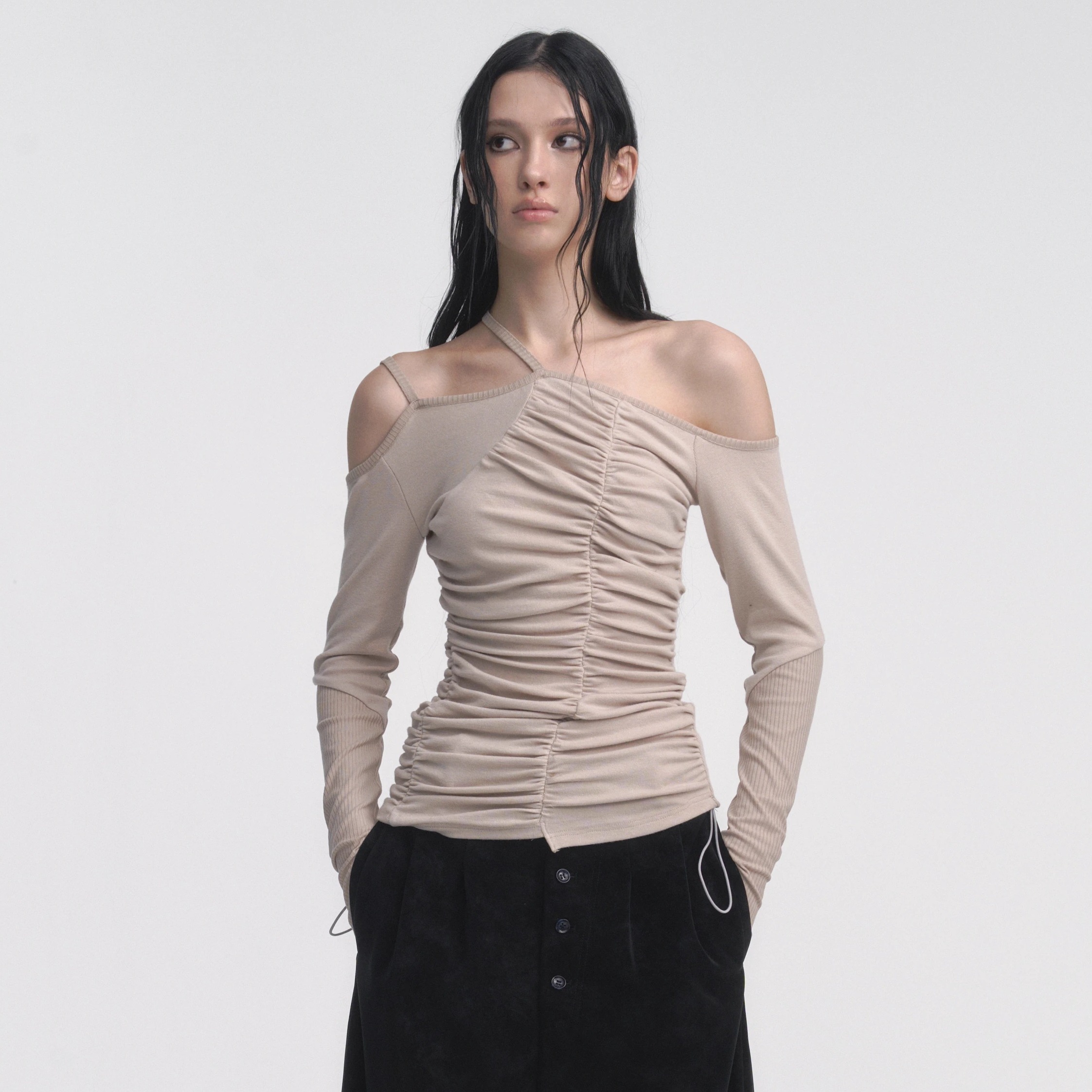 Muirgen抽褶绑带内搭露肩针织衫