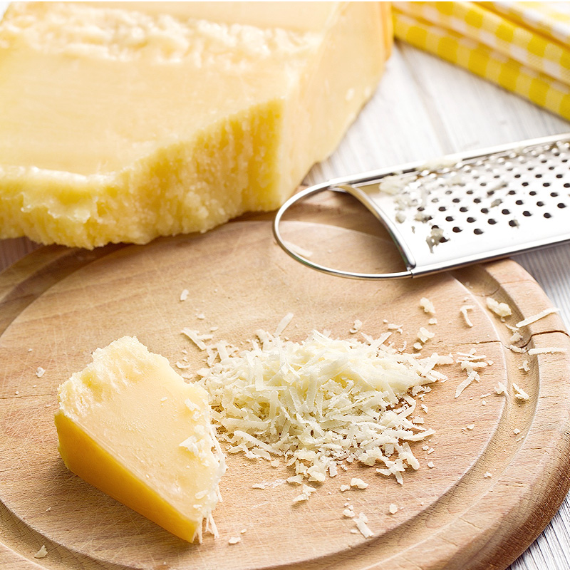 意大利帕玛森芝士parmigianoreggiano成熟期刨丝刨碎意面披萨