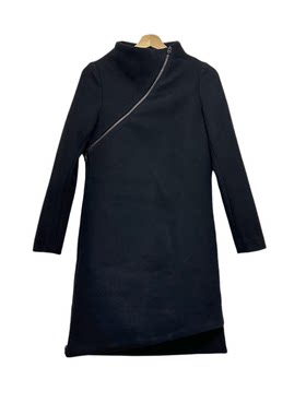 圣迪折扣女装 秋冬时尚简约半高领斜襟拉链设计中长款毛呢外套