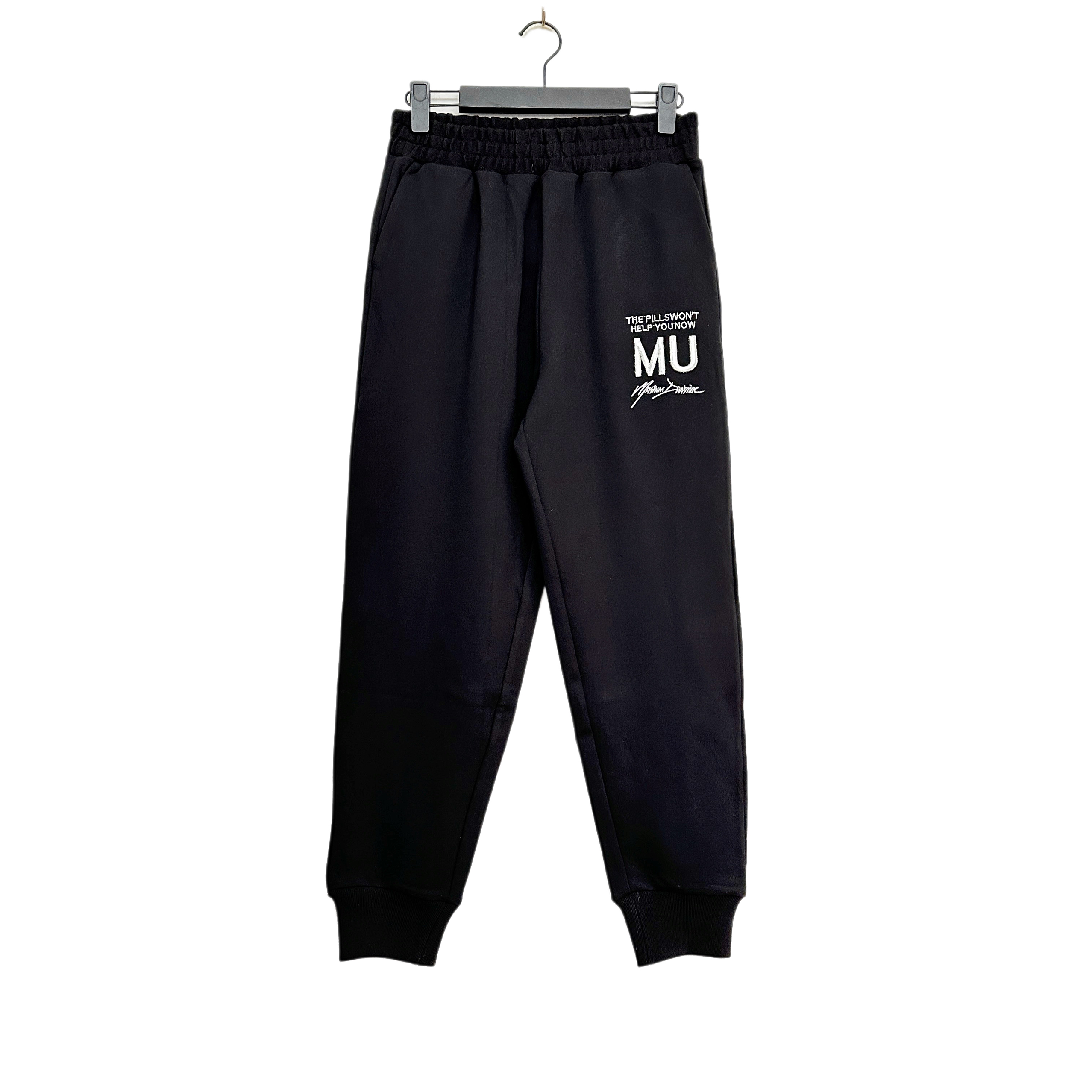 圣迪折扣女装 秋冬酷黑字母立体刺绣双侧插袋松紧腰运动休闲裤