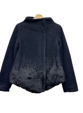 圣迪折扣女装 秋冬黑色个性不规则立领长袖修身短款毛呢外套
