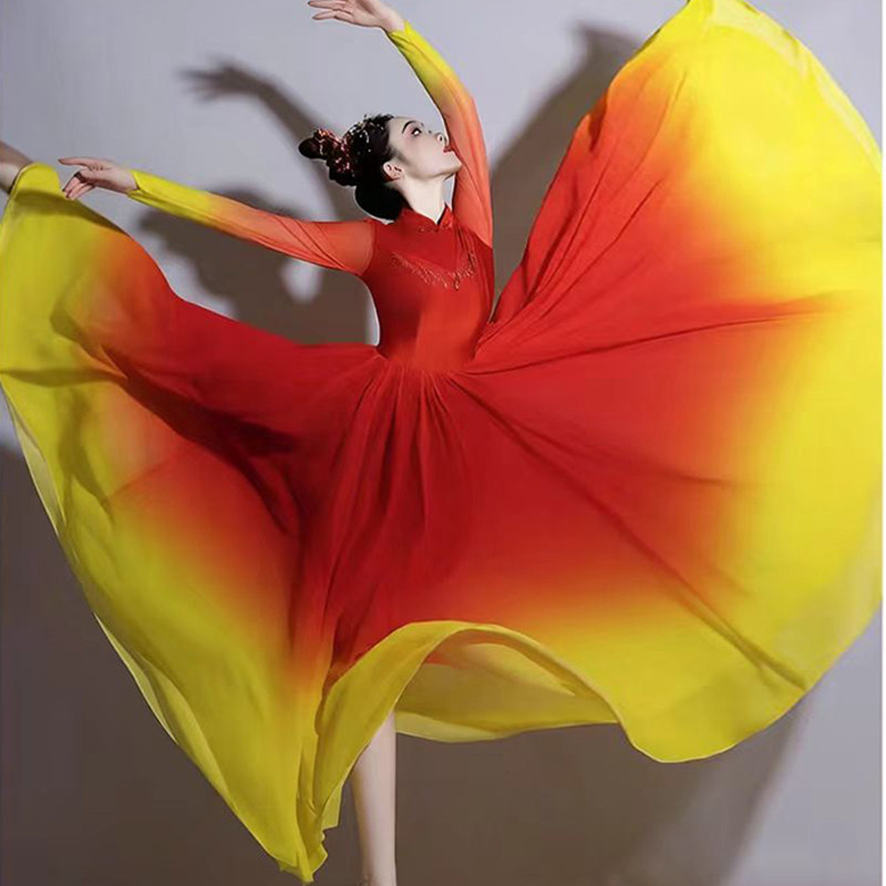 古典舞大摆裙灯火里的中国演出服万马奔腾六一红万疆舞蹈服民族舞