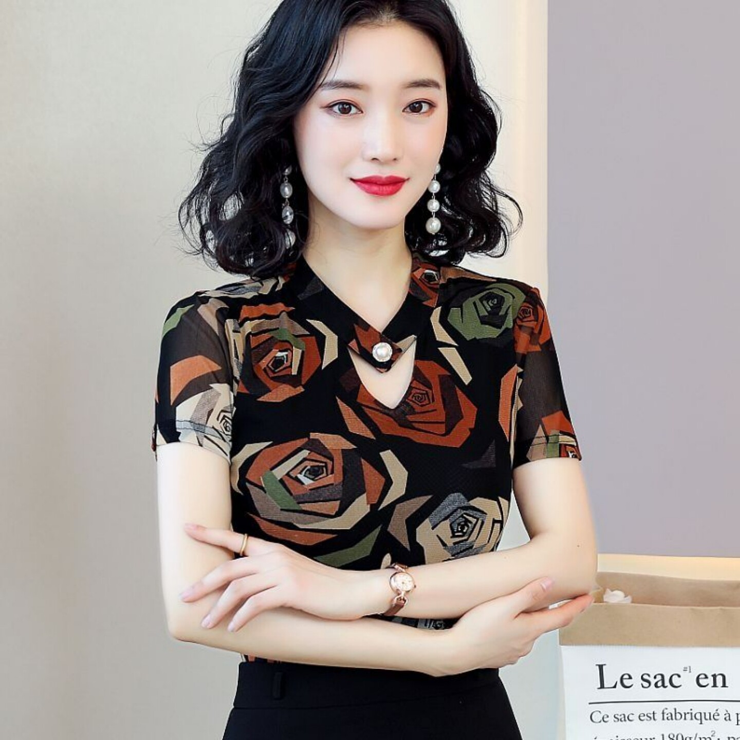 2026夏季新款V领短袖印花T恤女修身百搭时尚显瘦妈妈款上衣