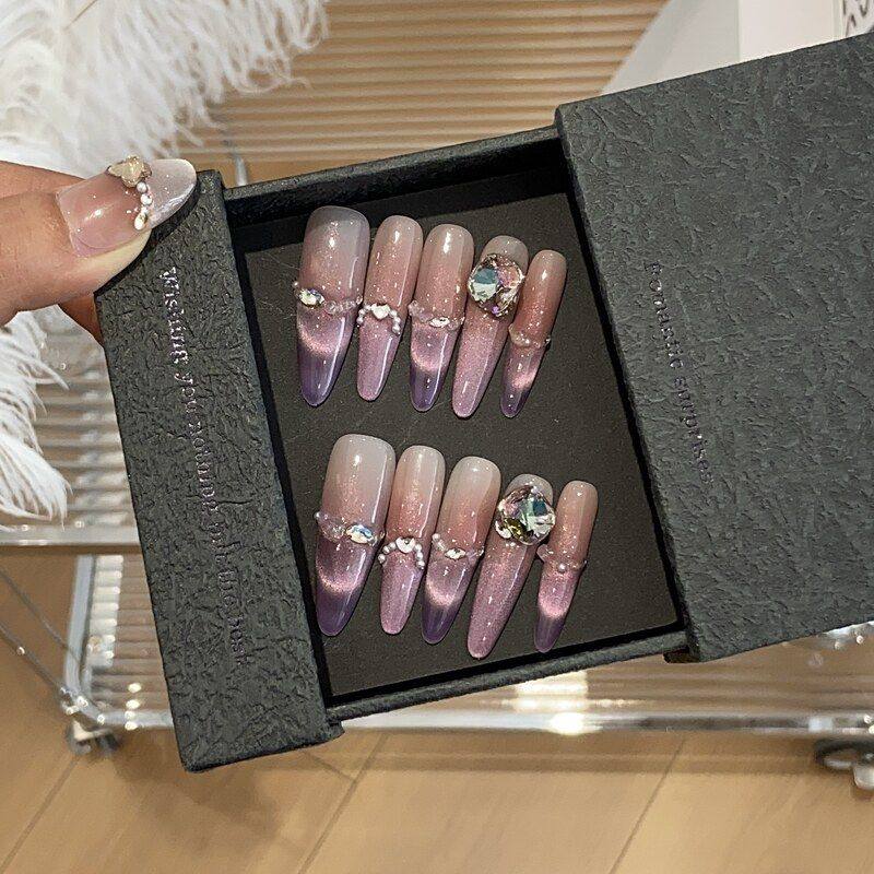 美甲渐变紫色法式猫眼珍珠小碎
