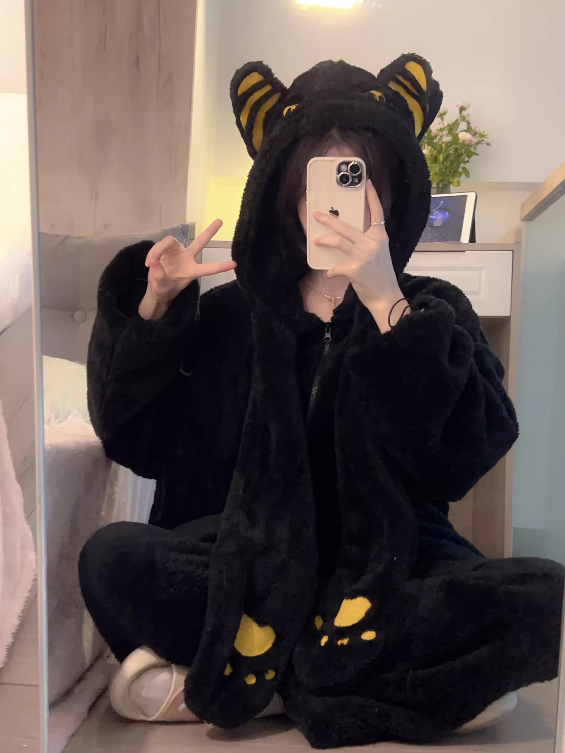 CARTOON CAT CORAL VELVET PAJAMAS WOMENS PLUSH THICKENED WINTER NEW BLACK PLUSH LOUNGEWEAR SET CAN BE WORN OUTSIDE