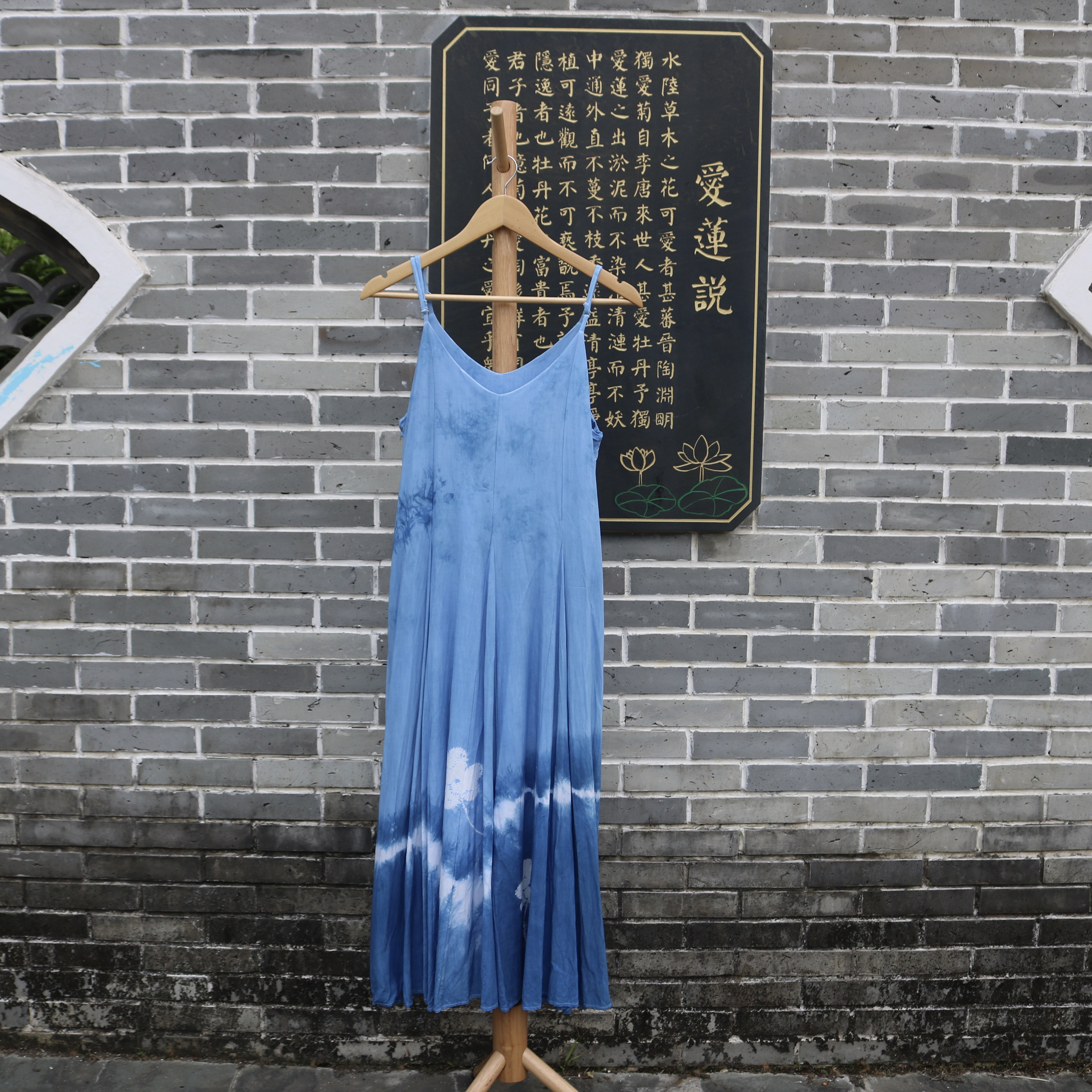 大理白族手工扎染连衣裙V领吊带裙纯植物扎染长裙手工扎花度假裙