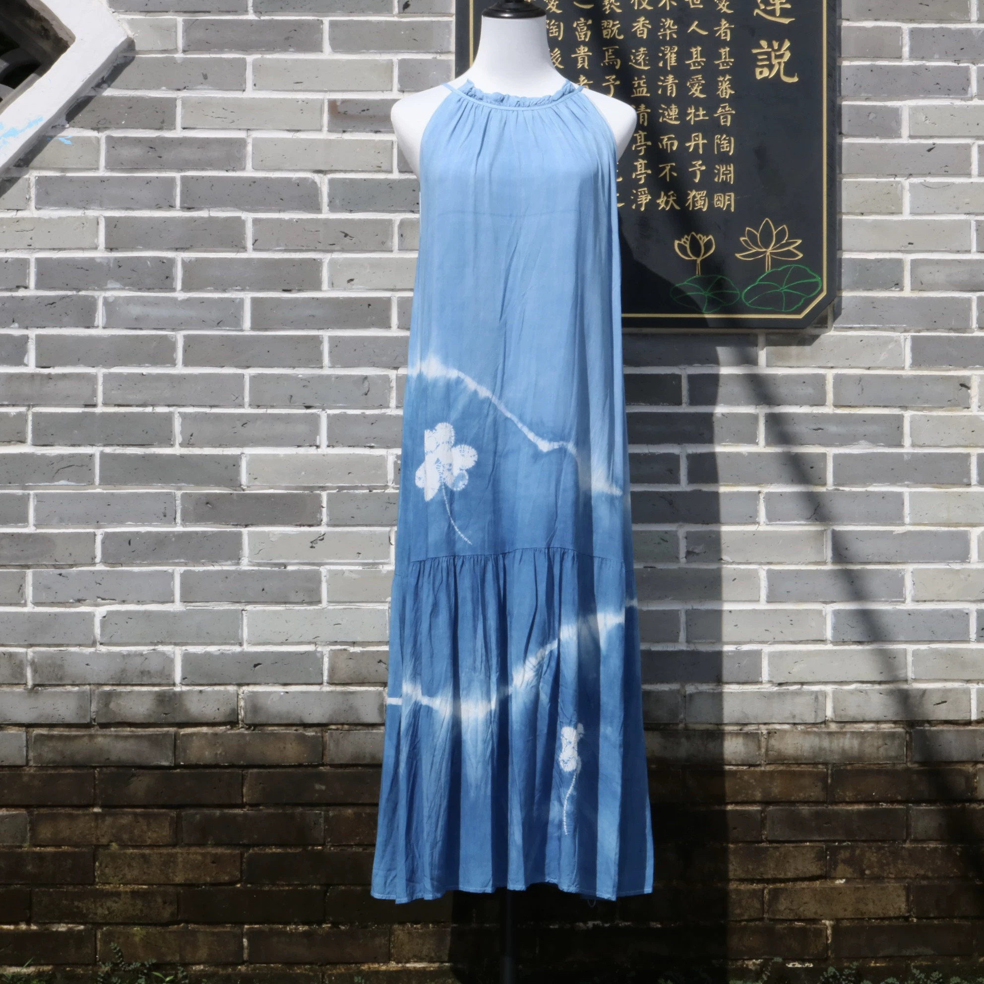 2025年夏季大理手工扎染挂脖裙露肩系带棉质连衣裙手工扎花长裙女