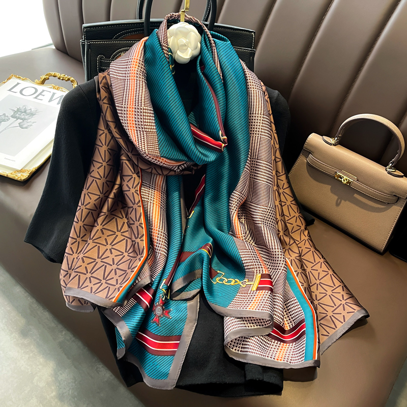 大丝巾女长纱巾春秋冬季妈妈披肩两用薄款围巾护颈围脖子搭配大衣