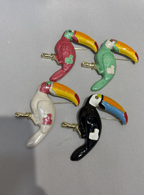 欧美小众设计师夸张彩色鹦鹉胸针女款轻奢高级感精致西装外套别针