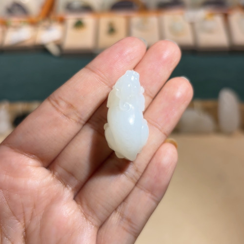 羊脂白玉貔貅挂件