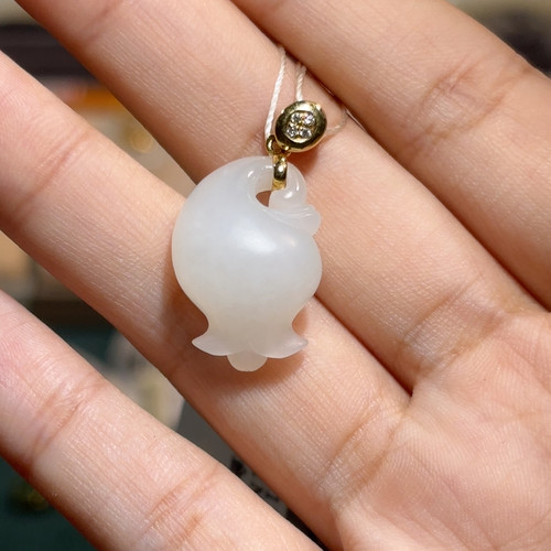 18K和田玉羊脂白玉石榴花挂件