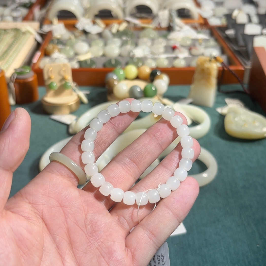 和田玉（羊脂白玉）0.8珠老型珠手串
