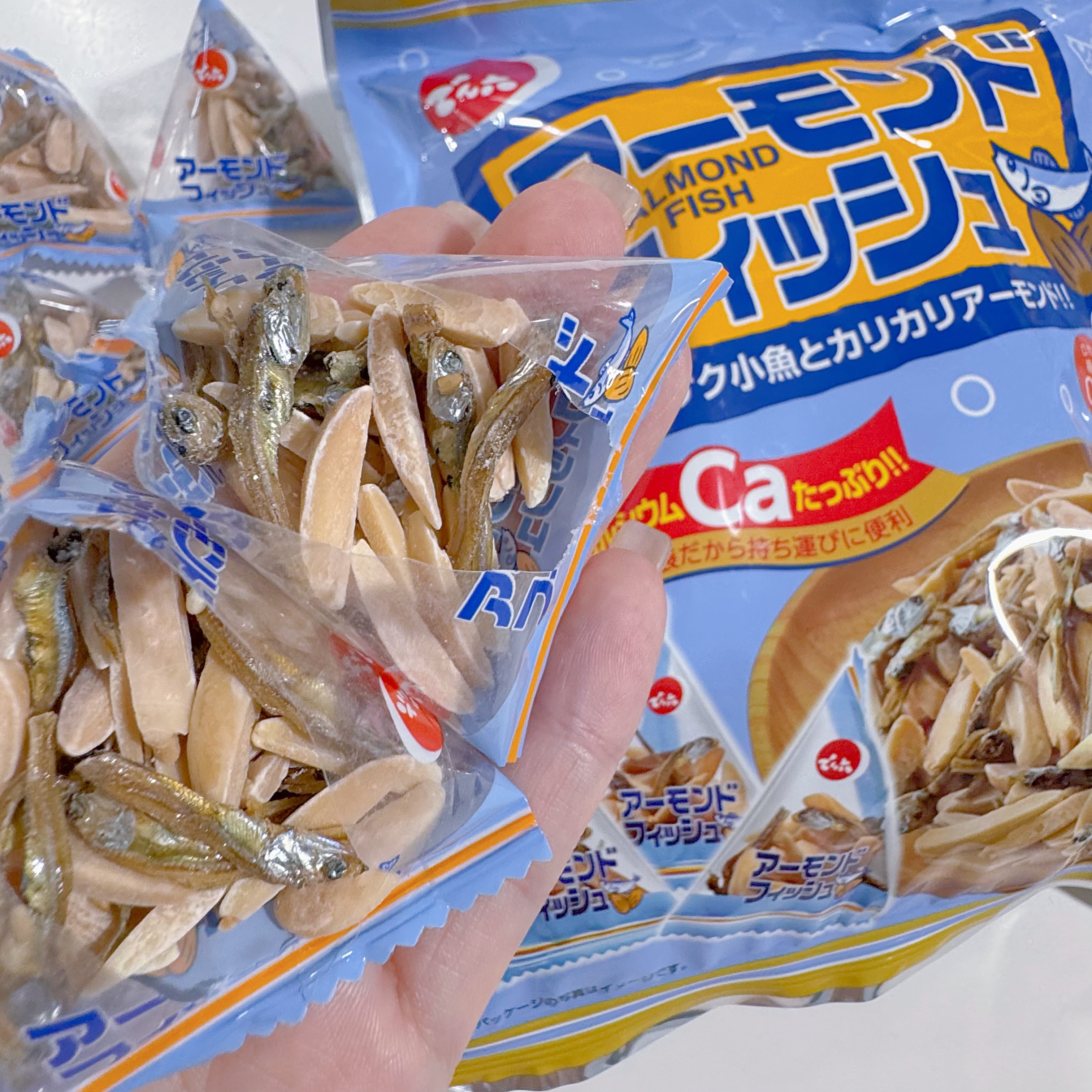 日本进口天六杏仁小鱼干巴旦木扁桃仁海鲜下酒儿童健康补钙小零食