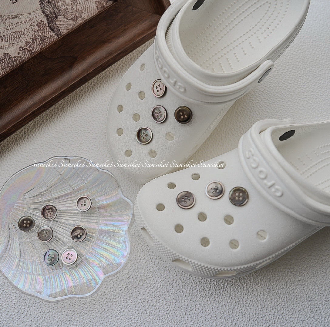 中性高级感流光天然彩贝鞋花洞洞鞋配饰适配卡骆驰crocs智必星diy