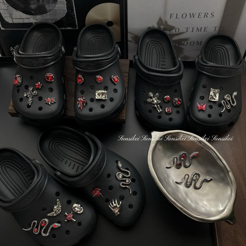 暗黑系小众中性款洞洞鞋鞋花diy