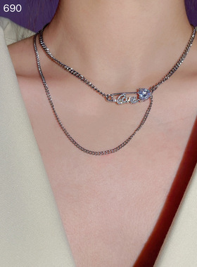 短链比满个性百搭爱心字母别针