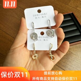 欧比雅比法式双环贝母字母高级感时尚精致轻奢百搭耳环耳饰11035