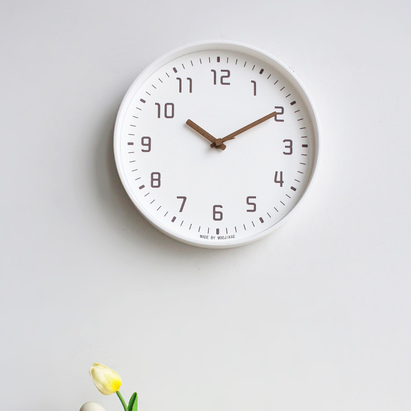 MJK奶油风玻璃新塑料客厅挂钟