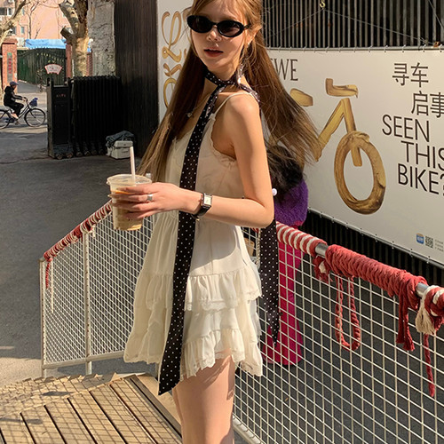 韩版白色吊带连衣裙高级设计感