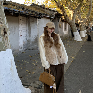 YILANN2025新款冬季仿托斯卡纳皮毛一体毛毛马甲气质百搭短款背心