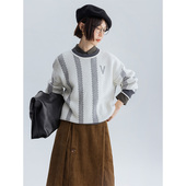 Dotdrobe多着 奶白色UPW羊毛混纺圆领不对称竖条纹针织衫 女秋冬