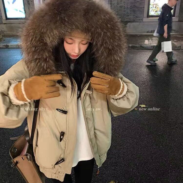 区区欧阳大貉子毛领羽绒服女冬季棉衣女加厚保暖牛角扣连帽外套