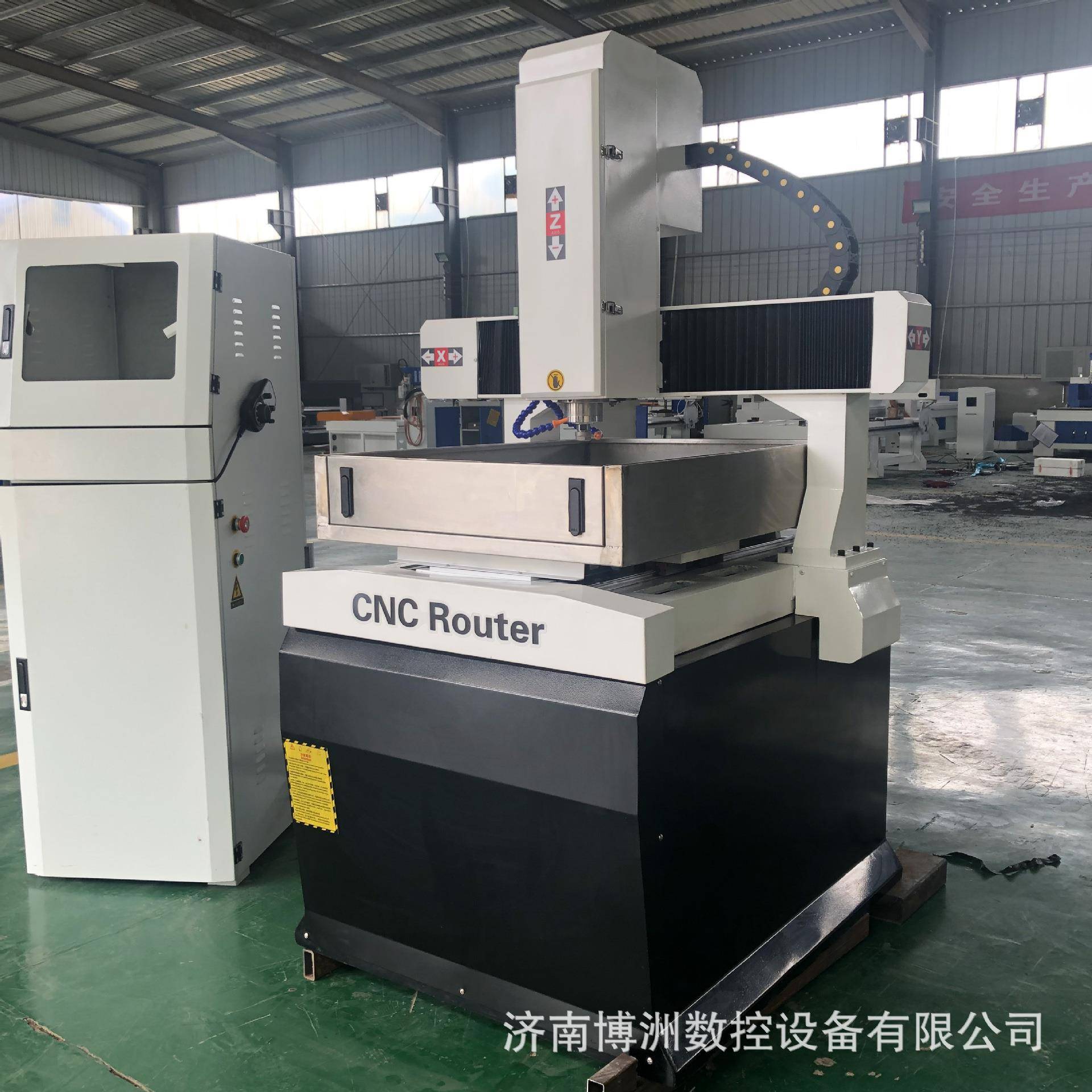 厂家供应小型数控金属雕刻机金属铭牌烫金版精雕机金属雕铣机