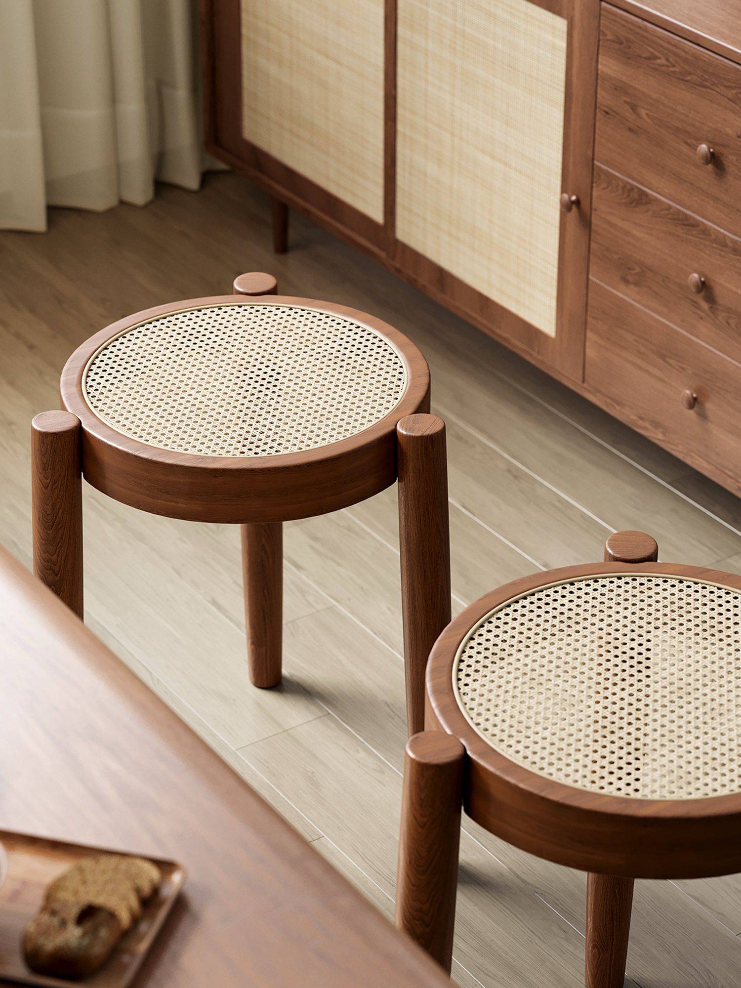 家用藤编餐桌凳子实木椅子餐椅意式中古网红书桌靠背椅可叠放圆凳