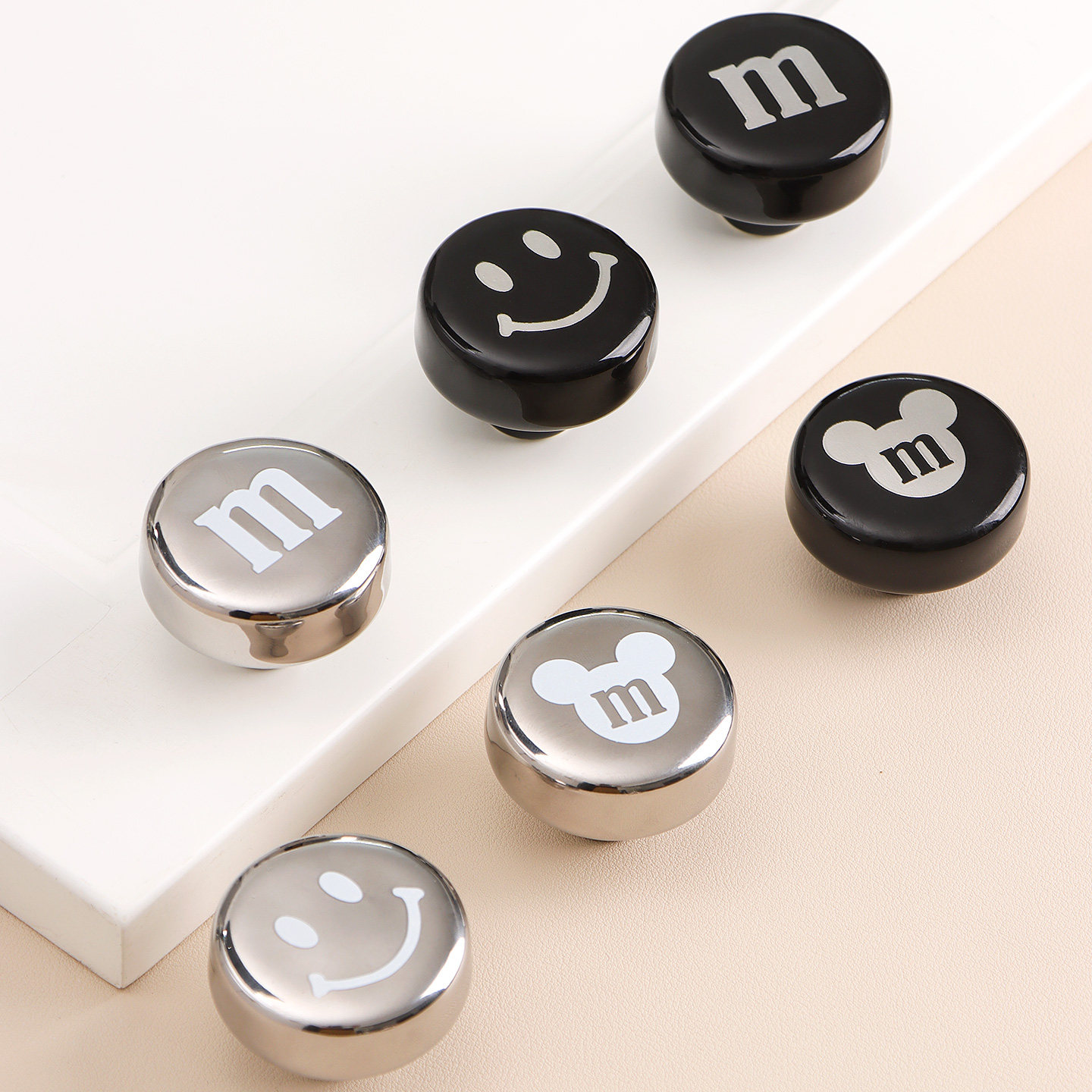 轻奢派复古卡通儿童房衣柜拉手陶瓷黑色柜门抽屉把手米奇创意圆形