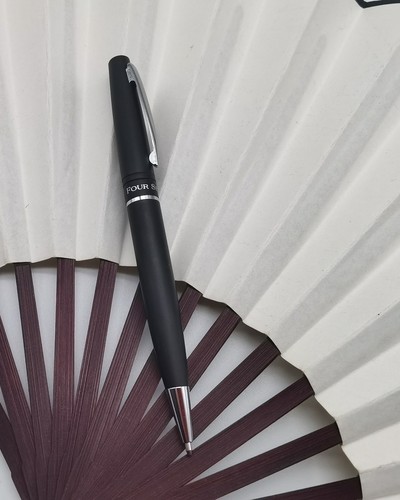 名荟楼层碳黑色签字笔圆珠笔