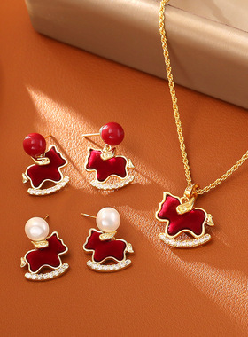 马上好运红色植绒锆石吊坠项链耳环复古生肖马锁骨链新年款耳钉女