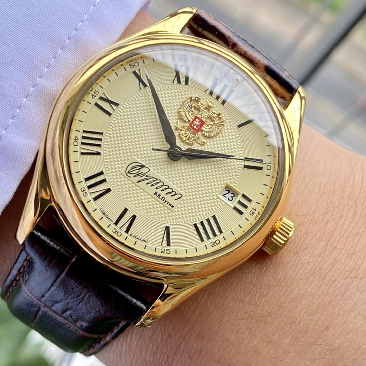 珍珠贝母商务风蓝宝石玻璃男表