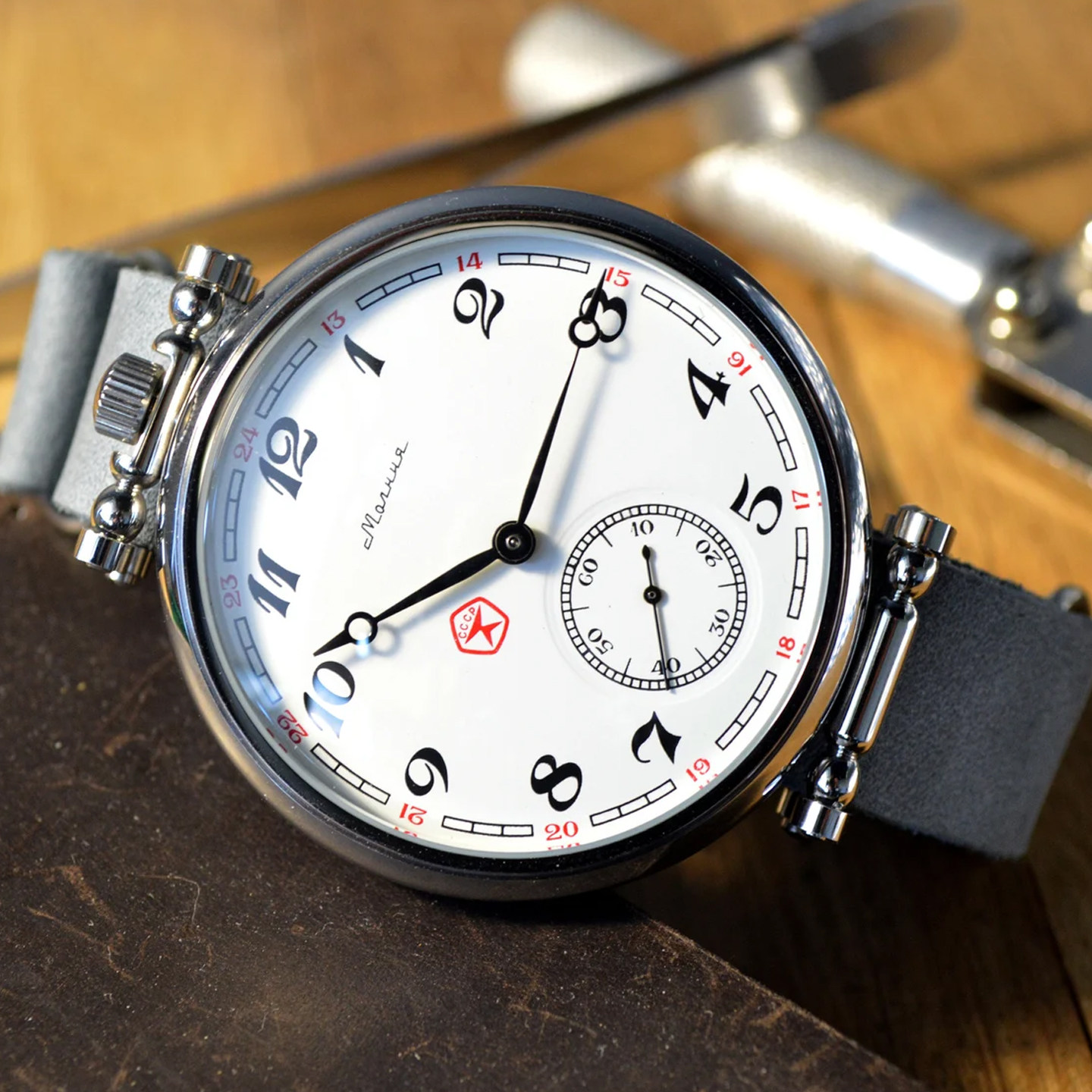 苏联闪电牌复古风背透乌克兰手表