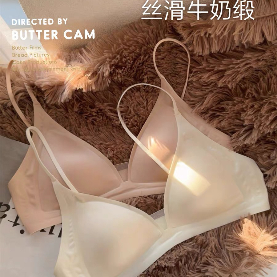 法式深v缎面无痕文胸三角杯聚拢小胸内衣薄款女细肩带胸罩