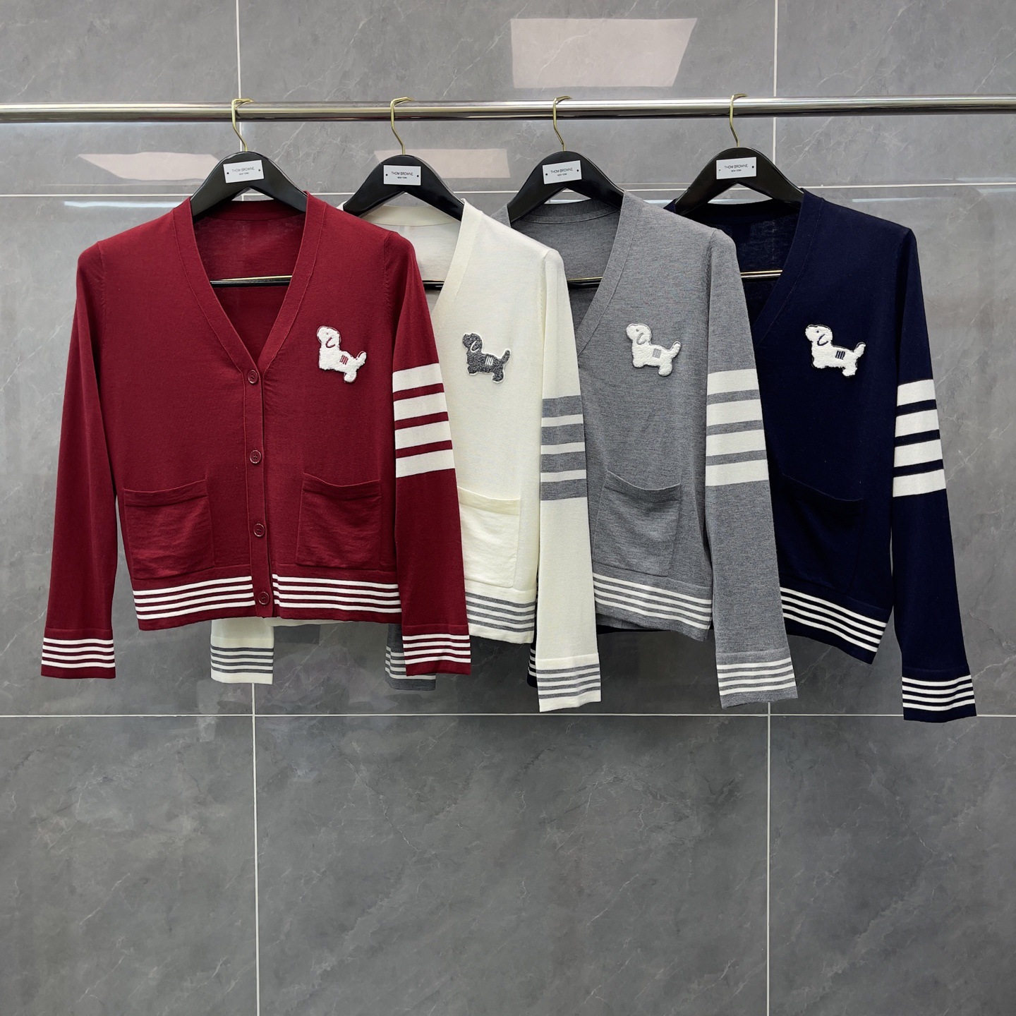 高定TB秋季新款小狗图案毛巾绣经典条纹四杠撞色四扣针织开衫毛衣