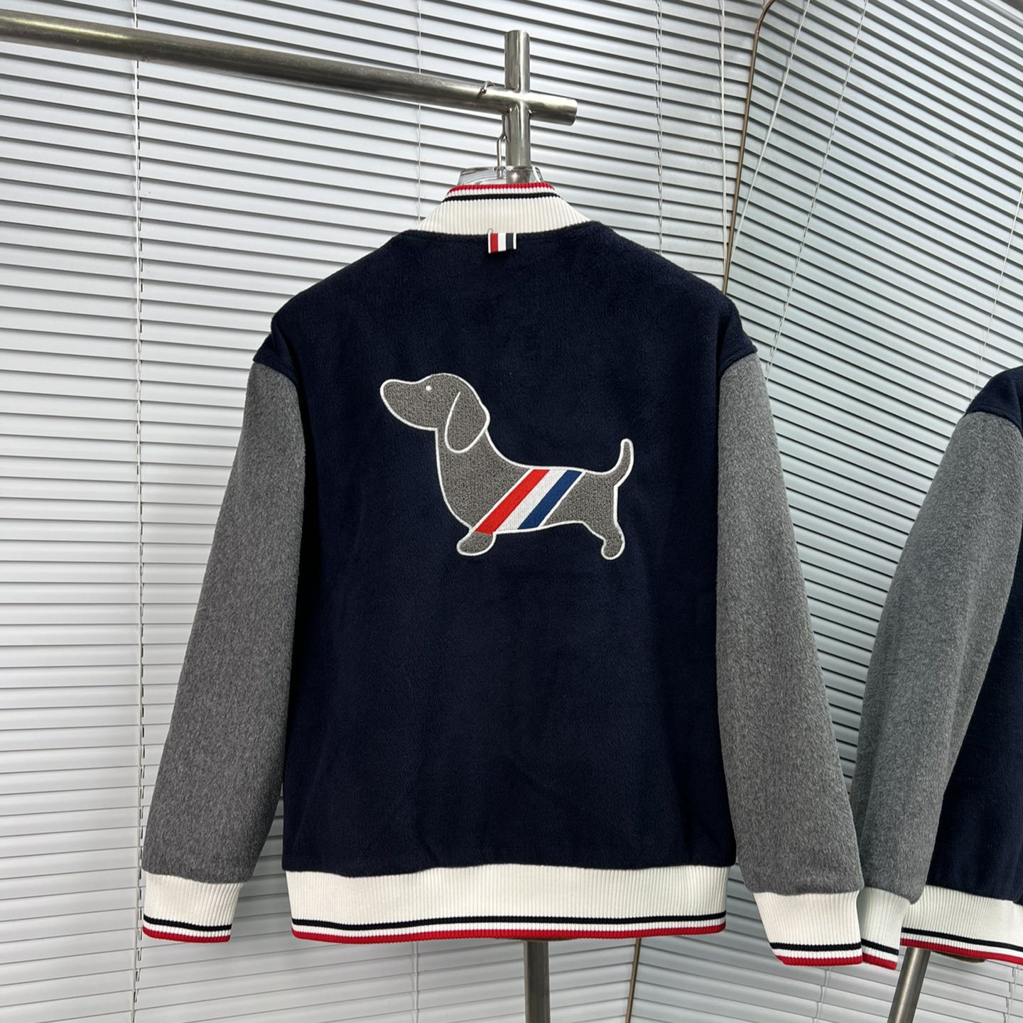 高品质TB秋冬季撞色胸口小狗刺绣毛呢长袖立领棒球服