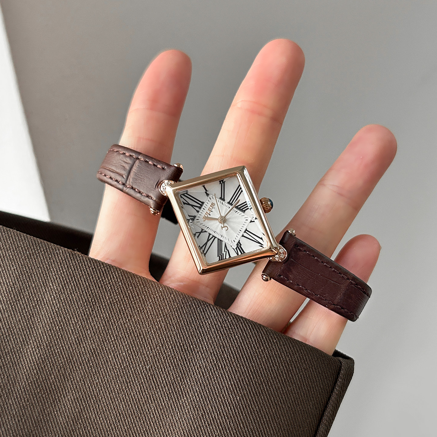 聚利时轻奢方糖手表女