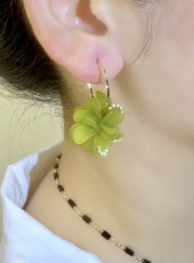 设计感绿色花朵花瓣耳圈仙气高级感耳环潮流耳饰2025年新款潮女