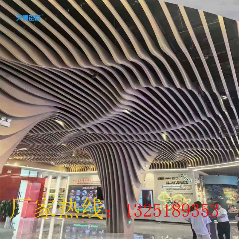 定制弧形方通吊顶背景墙弧形方通外墙艺术异形波浪铝方通厂家直销
