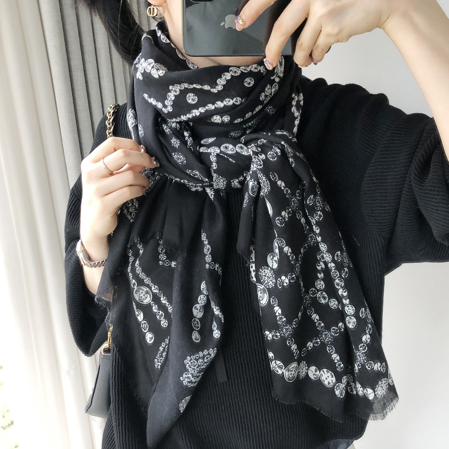 2025新款手感棉麻围巾女纯色贵气珍珠链印花卡气质丝巾薄披肩秋冬